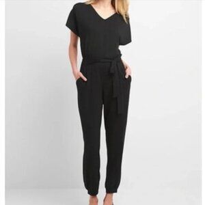 NWT Gap Womens XS Jumpsuit Softspun True Black Short Sleeve v-neck‎ Loungewear